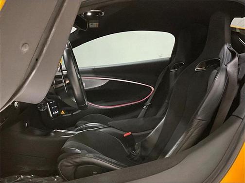 2024 McLaren Artura Performance