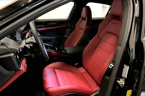 2026 Porsche Panamera 4