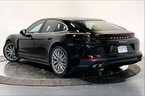 2026 Porsche Panamera 4