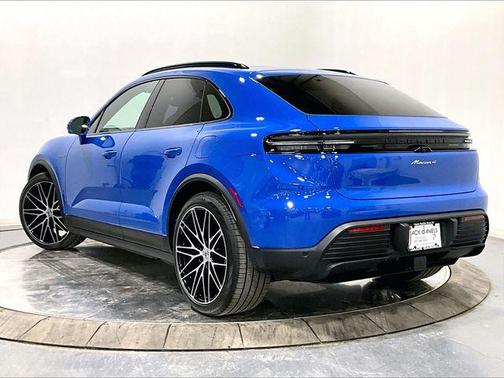 2026 Porsche Macan 4