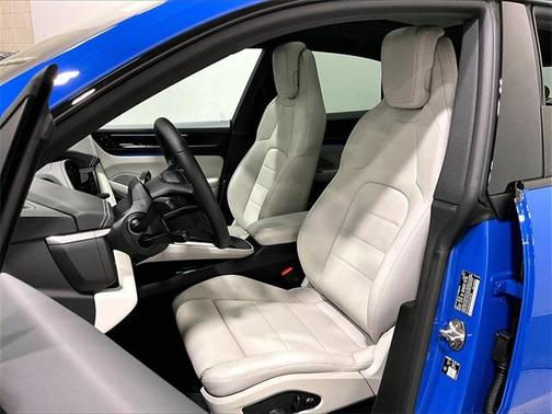 2026 Porsche Macan 4