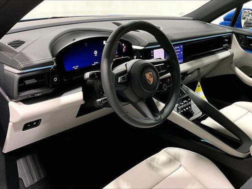 2026 Porsche Macan 4