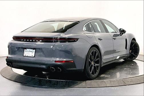 2026 Porsche Panamera 4
