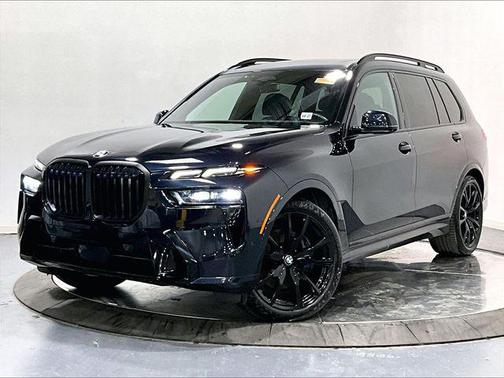 Carbon Black Metallic 2023 BMW X7 xDrive40i