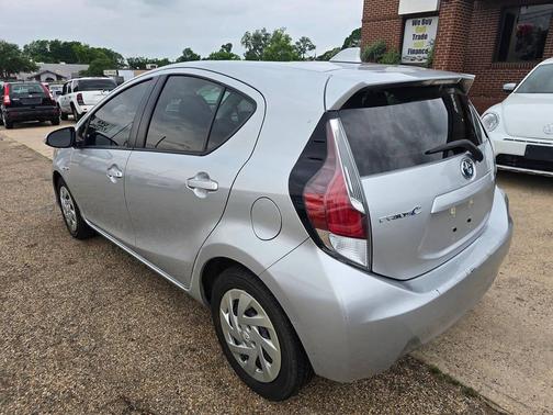 Classic Silver Metallic 2016 Toyota Prius c Two