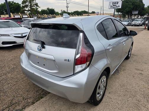 Classic Silver Metallic 2016 Toyota Prius c Two