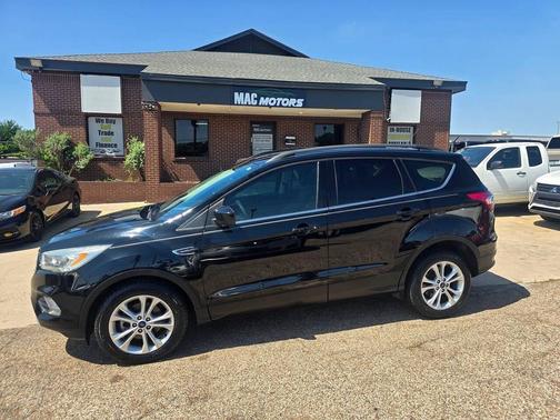 Black 2017 Ford Escape SE