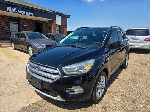 Black 2017 Ford Escape SE