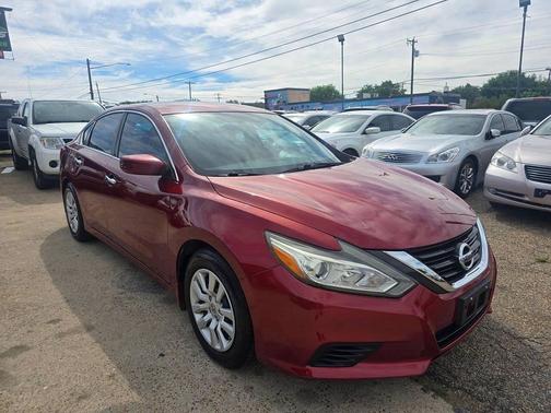 Cayenne Red 2016 Nissan Altima 2.5 S