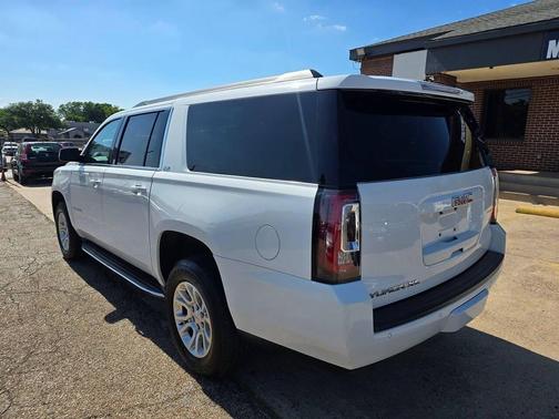 White 2016 GMC Yukon XL SLT