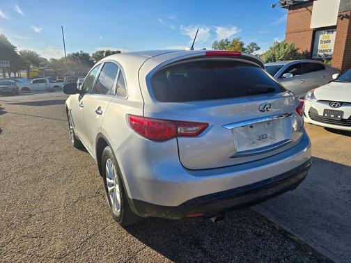 2015 INFINITI QX70 Base