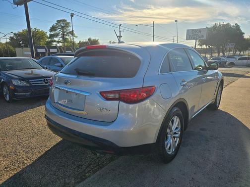 2015 INFINITI QX70 Base