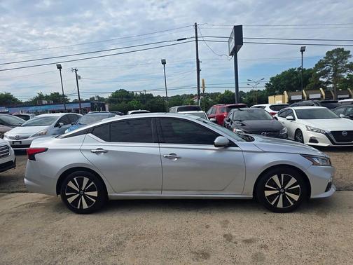 Brilliant Silver Metallic 2019 Nissan Altima 2.5 SL