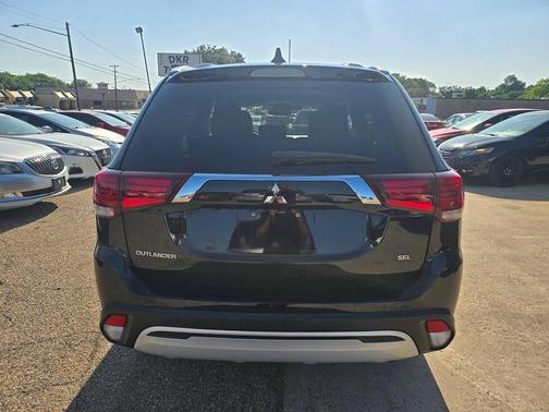 Black 2020 Mitsubishi Outlander SEL