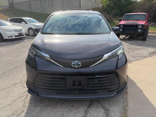 2024 Toyota Sienna LE