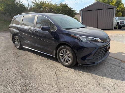 2024 Toyota Sienna LE