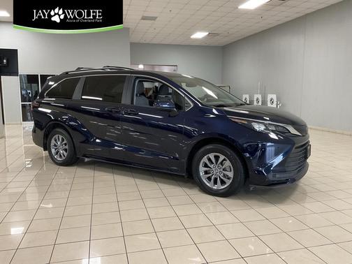 2024 Toyota Sienna LE