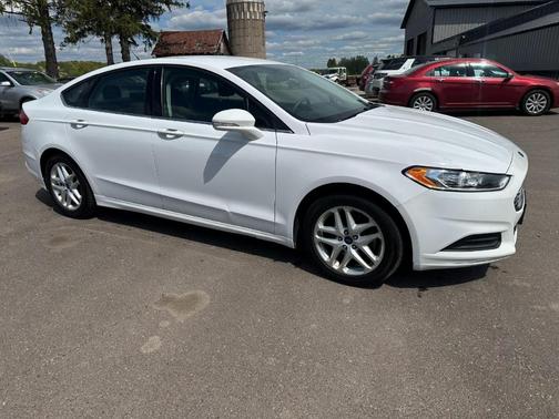 White 2014 Ford Fusion SE