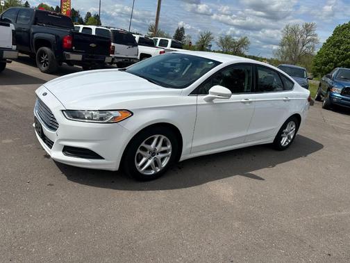 White 2014 Ford Fusion SE