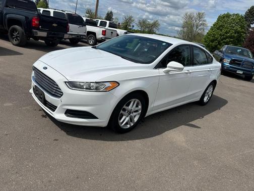 White 2014 Ford Fusion SE