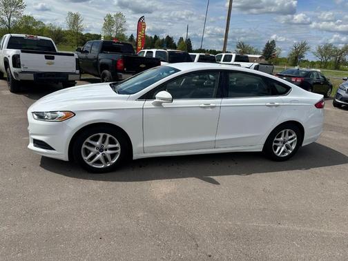 White 2014 Ford Fusion SE