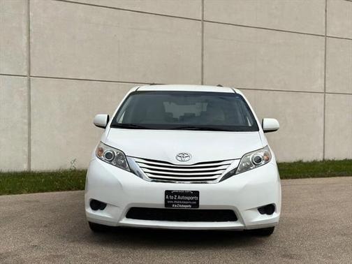 2016 Toyota Sienna LE