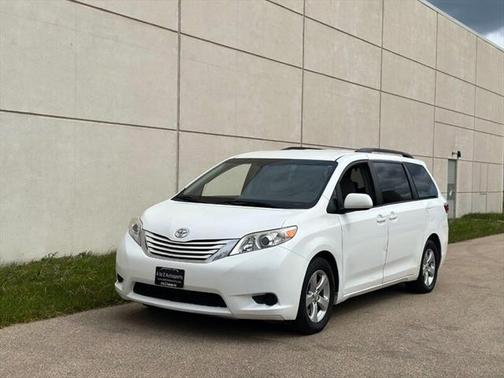 2016 Toyota Sienna LE