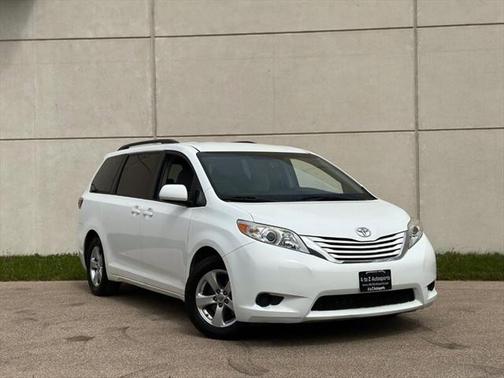 2016 Toyota Sienna LE