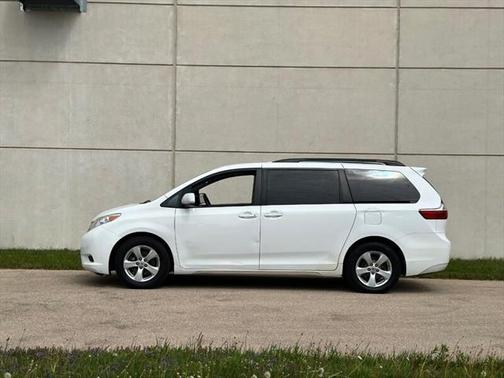 2016 Toyota Sienna LE