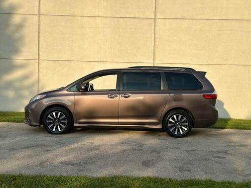 2018 Toyota Sienna XLE Premium