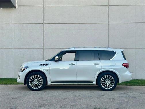 2017 INFINITI QX80 Base