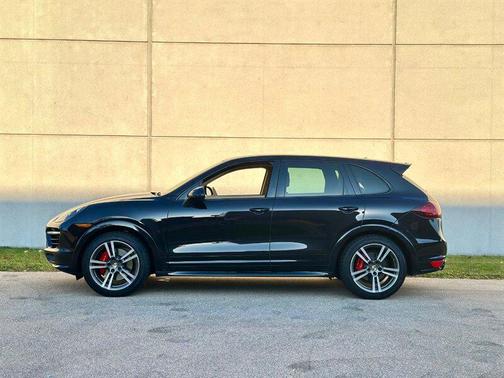 2014 Porsche Cayenne GTS