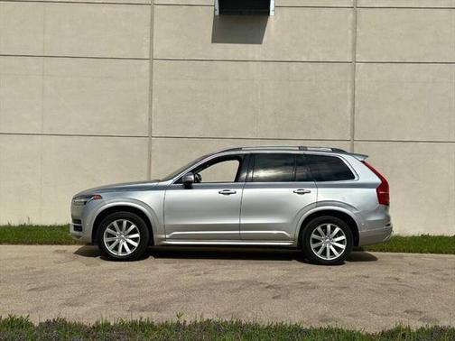2019 Volvo XC90 T6 Momentum