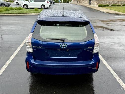 2013 Toyota Prius v Five