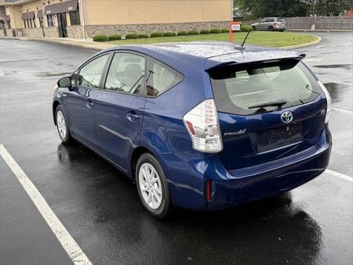 2013 Toyota Prius v Five