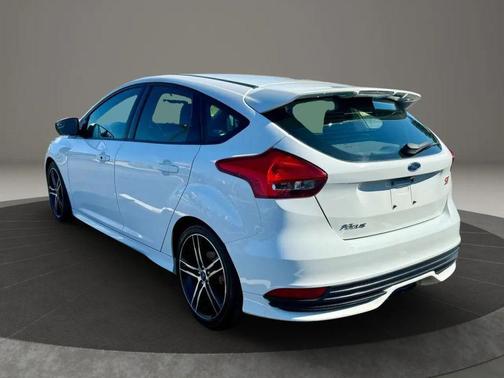 2017 Ford Focus ST 