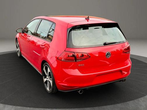 2016 Volkswagen Golf GTI 2.0T SE 4-Door