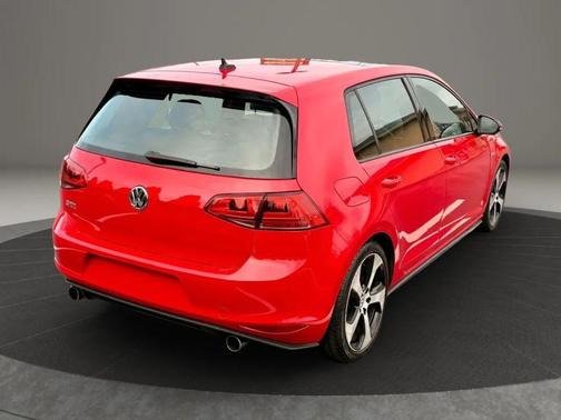 2016 Volkswagen Golf GTI 2.0T SE 4-Door