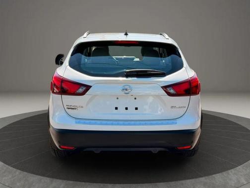 Pearl White Tricoat 2019 Nissan Rogue Sport SL