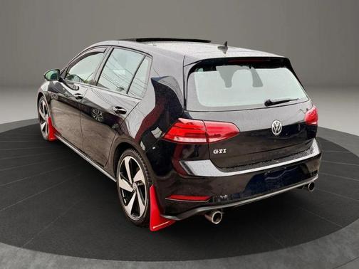 Deep Black Pearl Metallic 2018 Volkswagen Golf GTI 2.0T S 4-Door