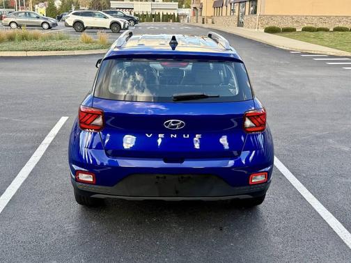 2021 Hyundai VENUE SEL