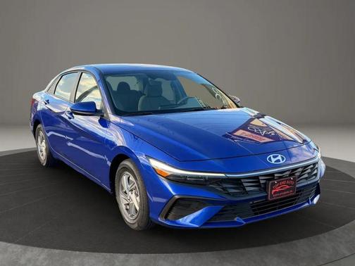 2024 Hyundai ELANTRA SE