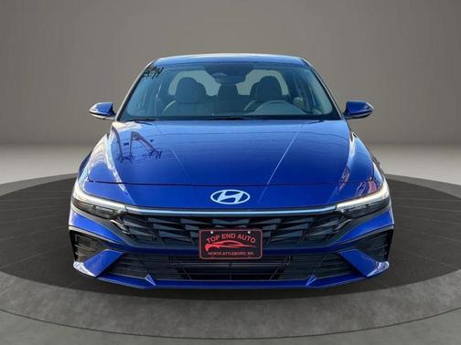 2024 Hyundai ELANTRA SE