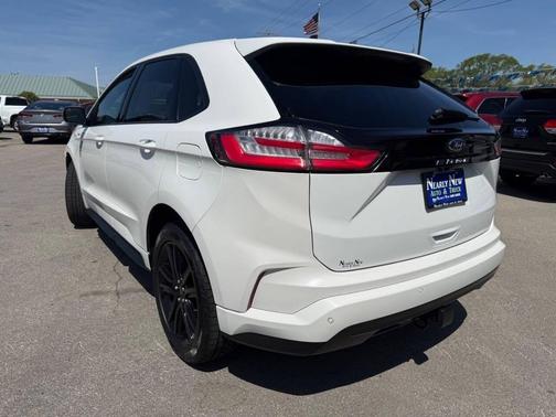 Star White Metallic Tri-Coat 2022 Ford Edge ST Line