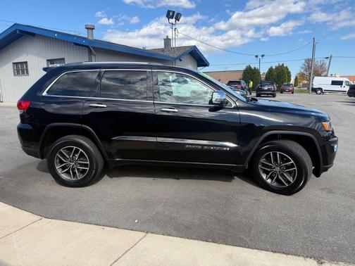 Diamond Black Crystal Pearlcoat 2018 Jeep Grand Cherokee Limited