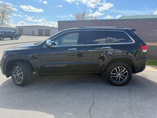 Diamond Black Crystal Pearlcoat 2018 Jeep Grand Cherokee Limited