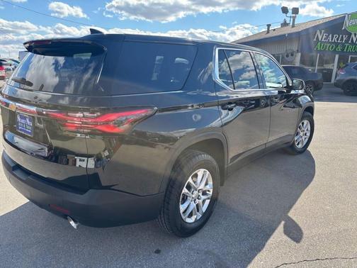 Mosaic Black Metallic 2022 Chevrolet Traverse LS