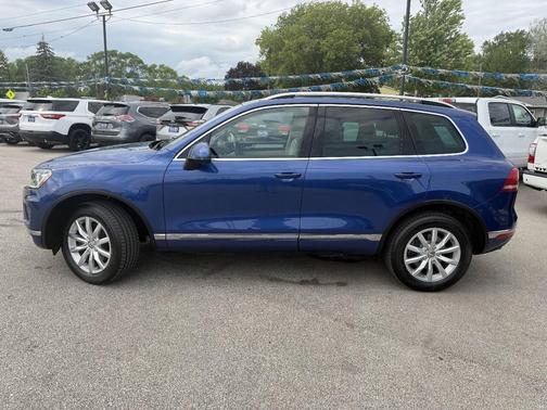 Reef Blue Metallic 2016 Volkswagen Touareg VR6 Sport
