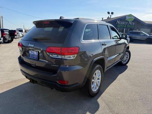 Granite Crystal Metallic Clearcoat 2016 Jeep Grand Cherokee Laredo