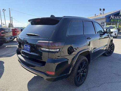 Diamond Black Crystal Pearlcoat 2019 Jeep Grand Cherokee Altitude